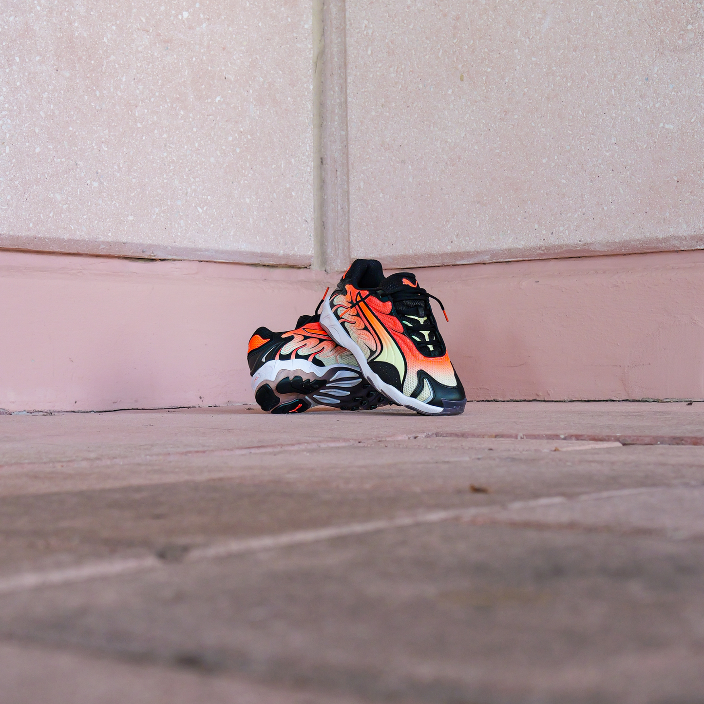 Mens Puma Inhale (Glowing Red/Black)