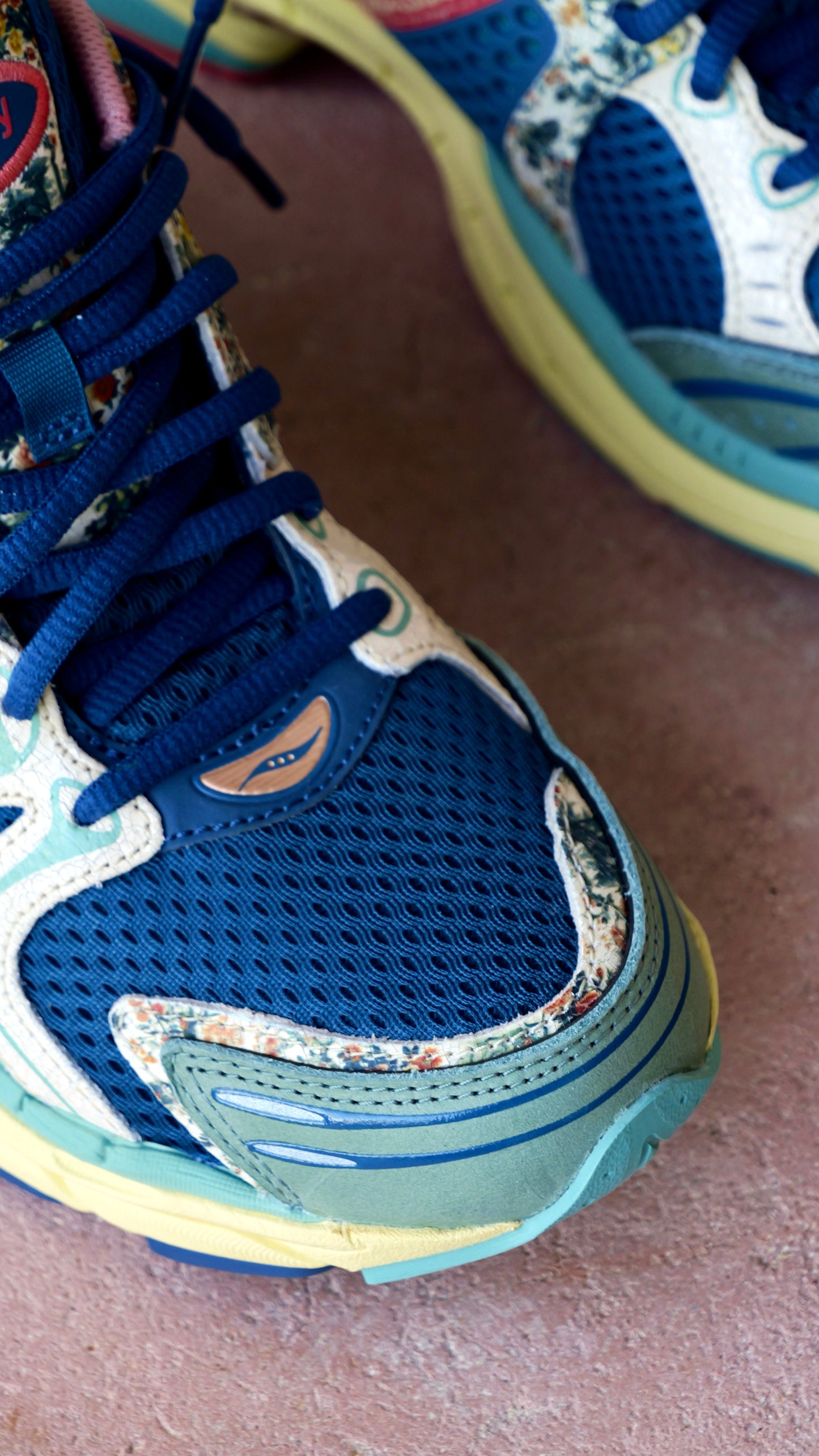 Mens Saucony ProGrid Triumph 4 Kissaten (Blue/Beige)