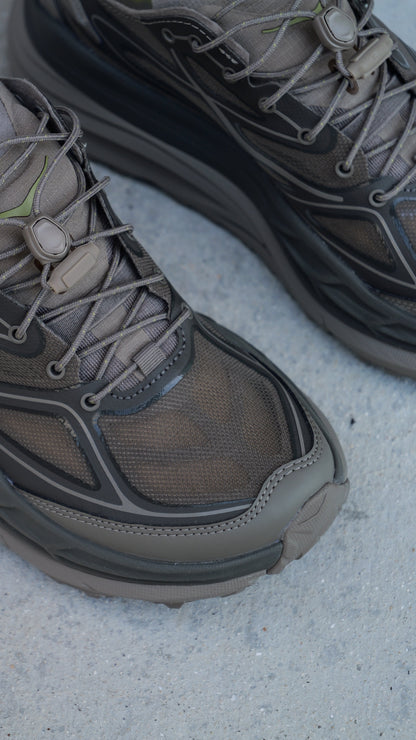 Hoka Stinson One7 (light roast/asphalt)