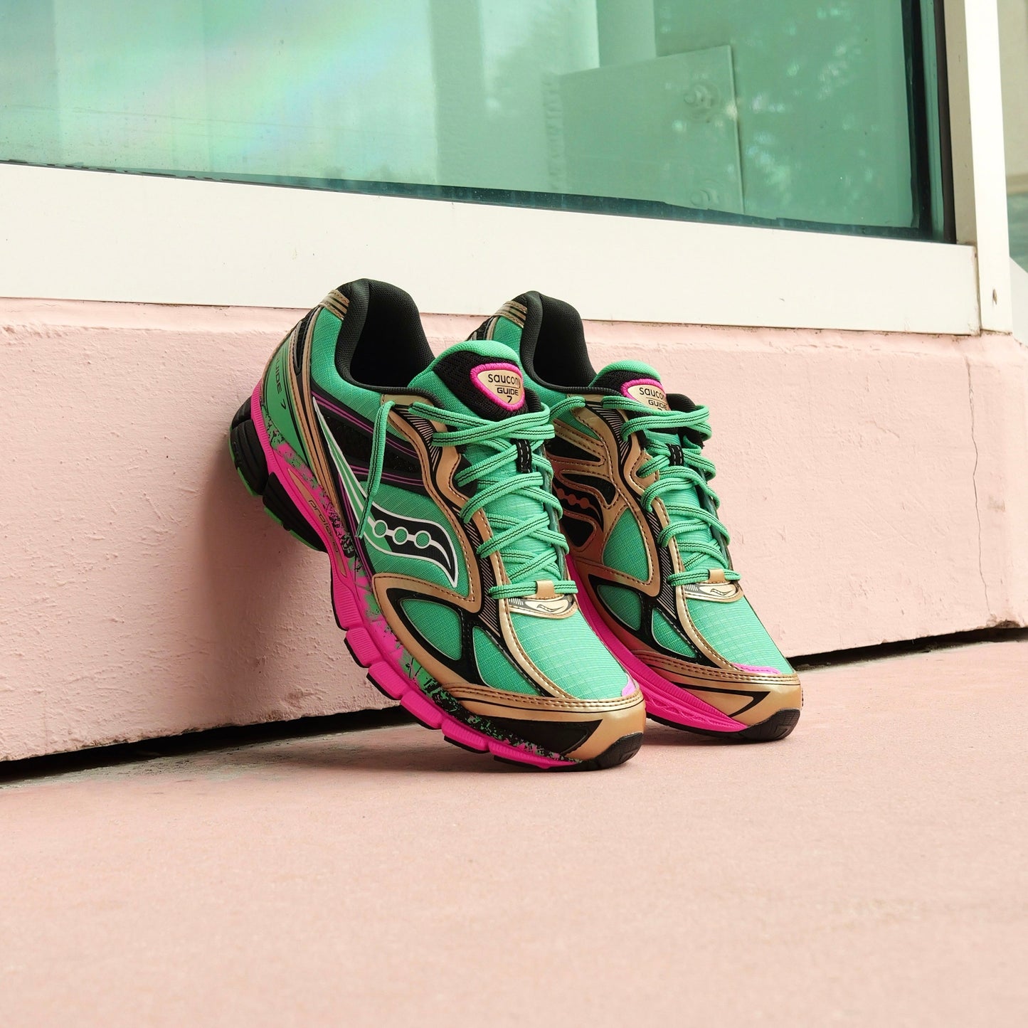 Mens Saucony ProGrid Guide 7 (Green/Bronze)