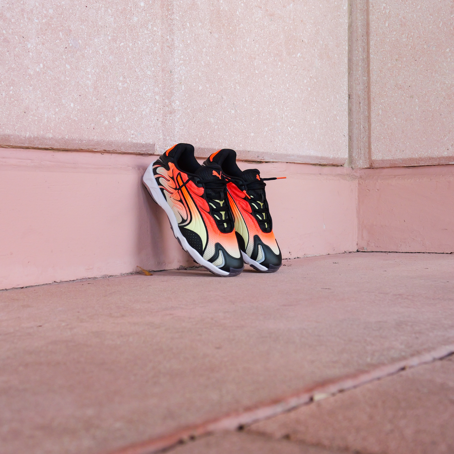 Mens Puma Inhale (Glowing Red/Black)