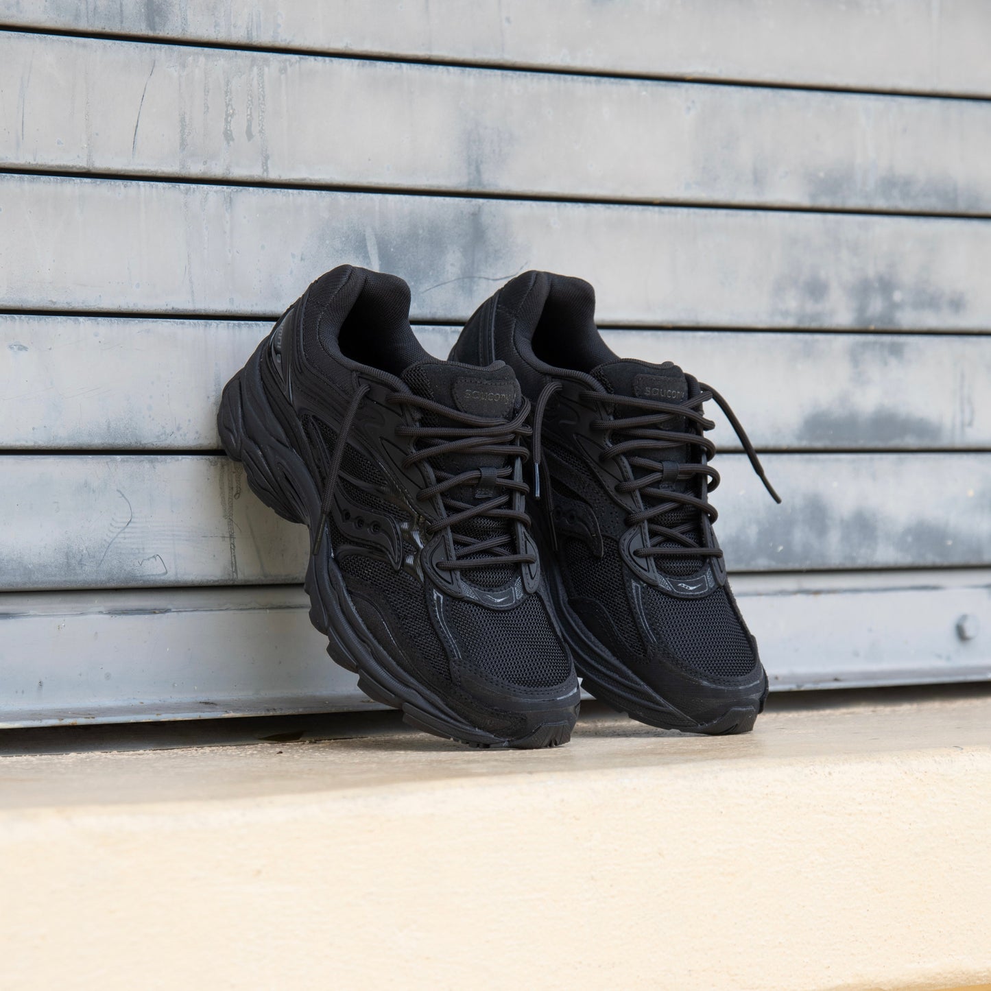 Mens Saucony ProGrid Omni 9 (Black/Noir)