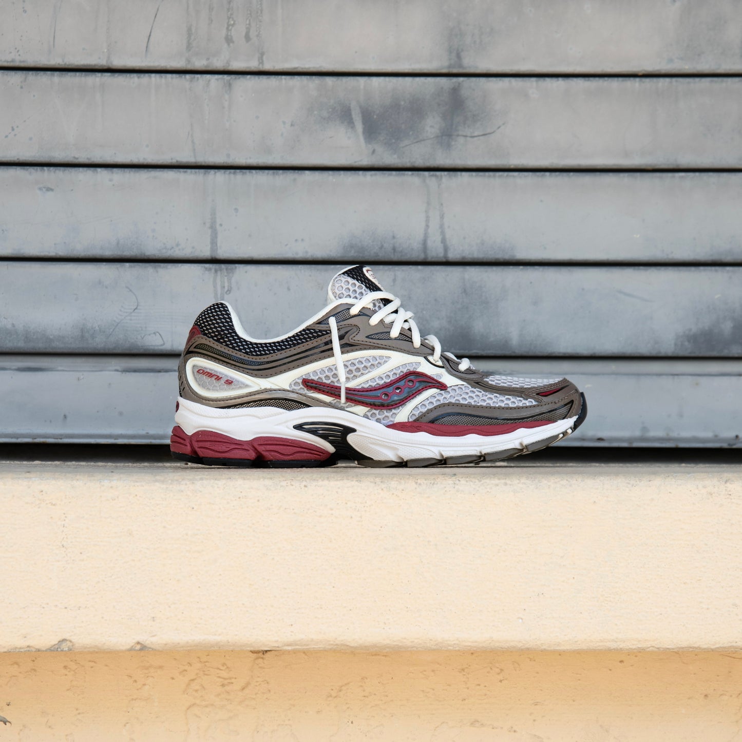 Mens Saucony ProGrid Omni 9 (Brown/Red)