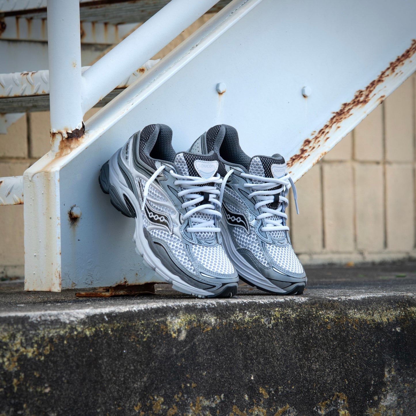 Mens Saucony ProGrid Omni 9 (Microchip/Gris)