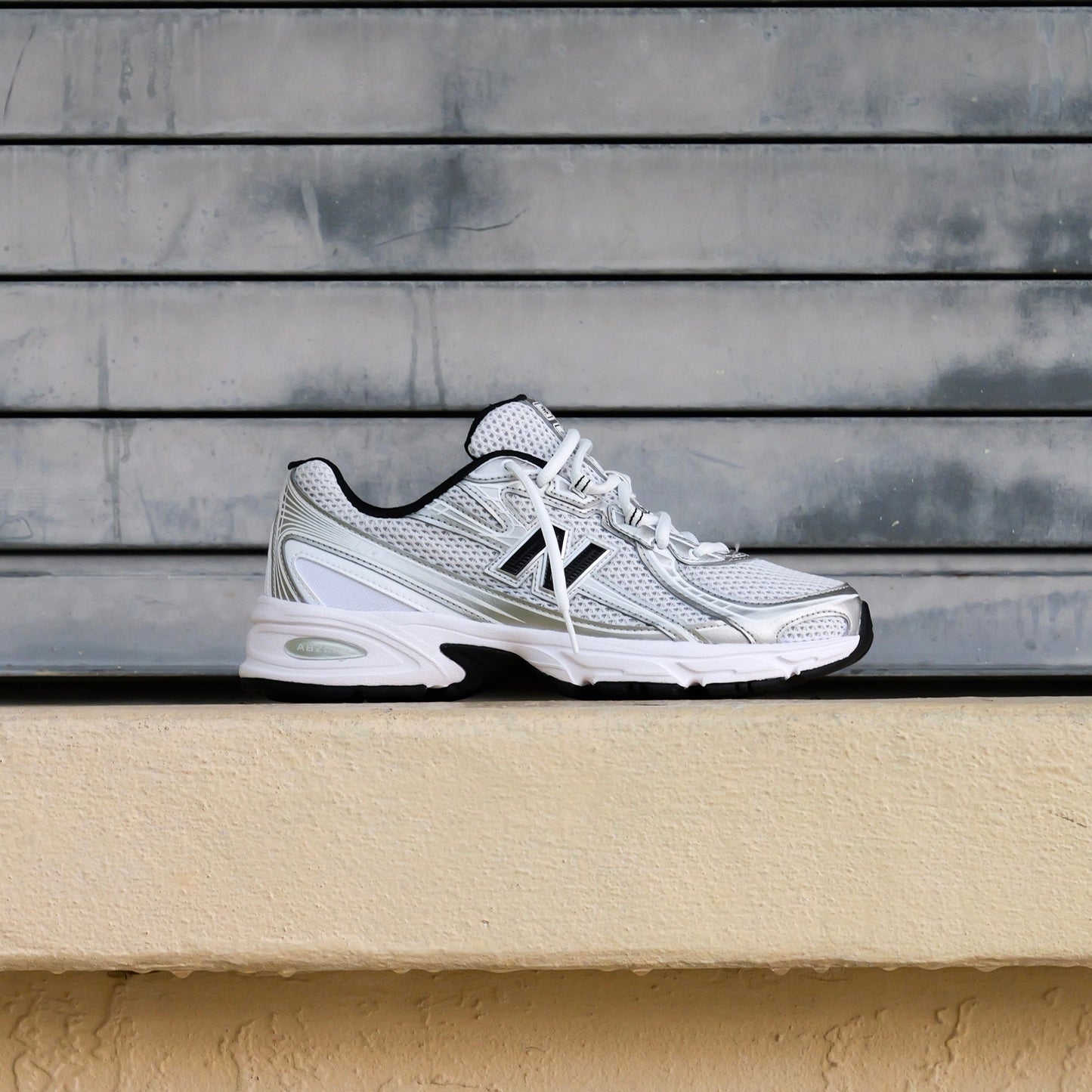 Mens New Balance 740 (White/Silver Metallic/Black) - U740NW2