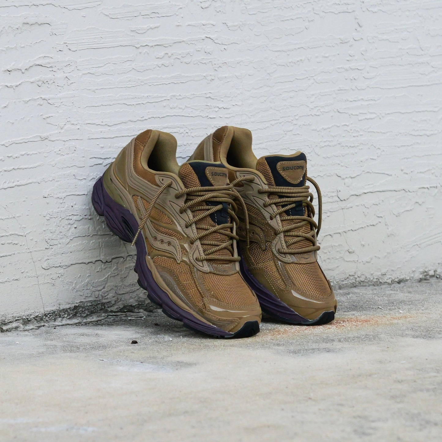 Mens Saucony ProGrid Omni 9 (Brown/Wine)
