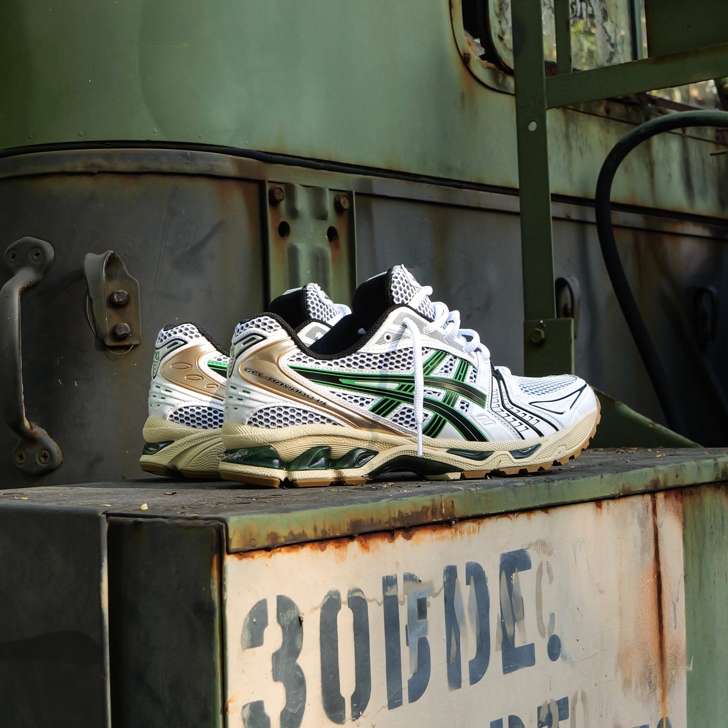Mens Asics Gel-Kayano 14 (White/Hinoki Beige)