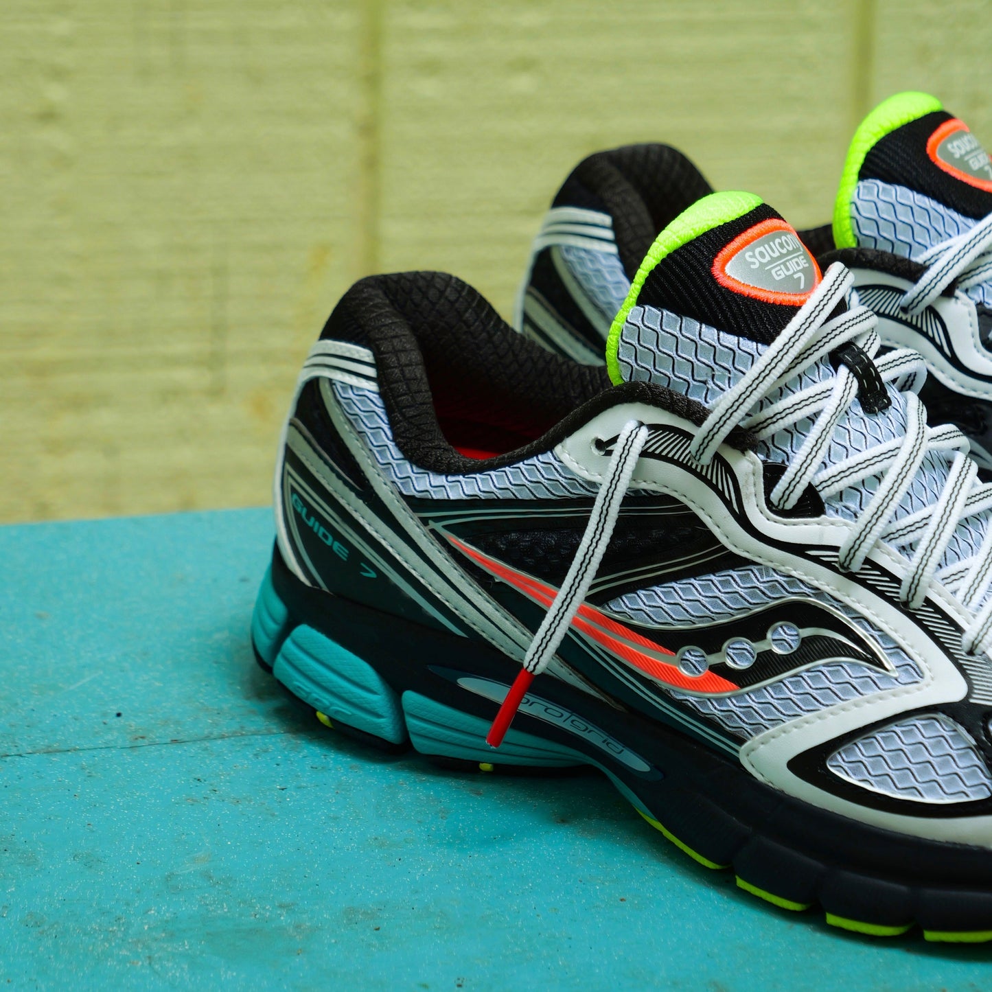 Mens Saucony ProGrid Guide 7 (White/Teal)