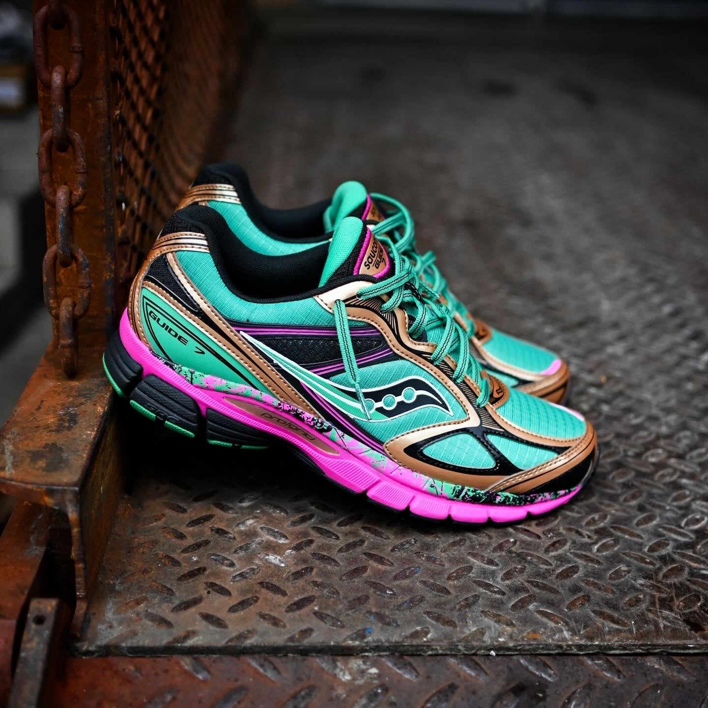 Mens Saucony ProGrid Guide 7 (Green/Bronze)