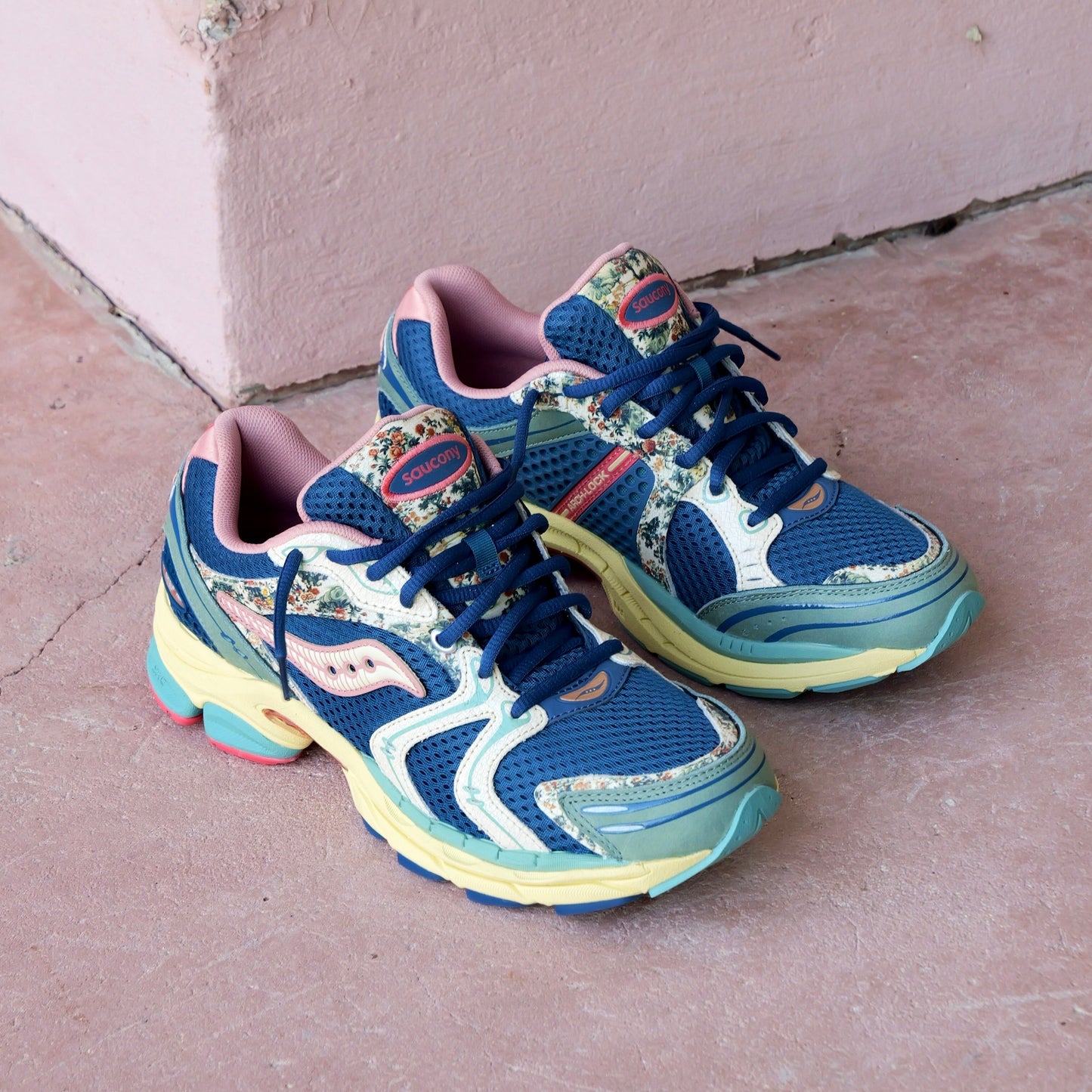 Mens Saucony ProGrid Triumph 4 Kissaten (Blue/Beige)