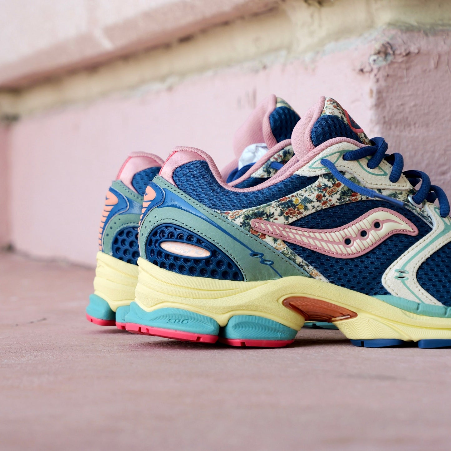 Mens Saucony ProGrid Triumph 4 Kissaten (Blue/Beige)