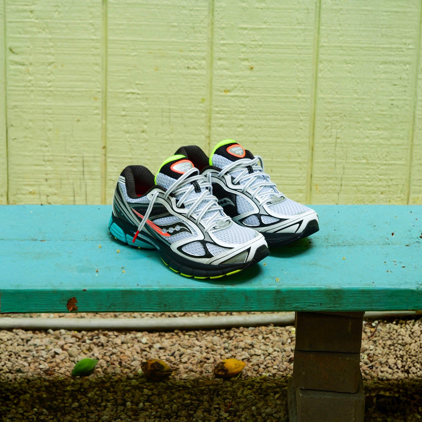 Mens Saucony ProGrid Guide 7 (White/Teal)