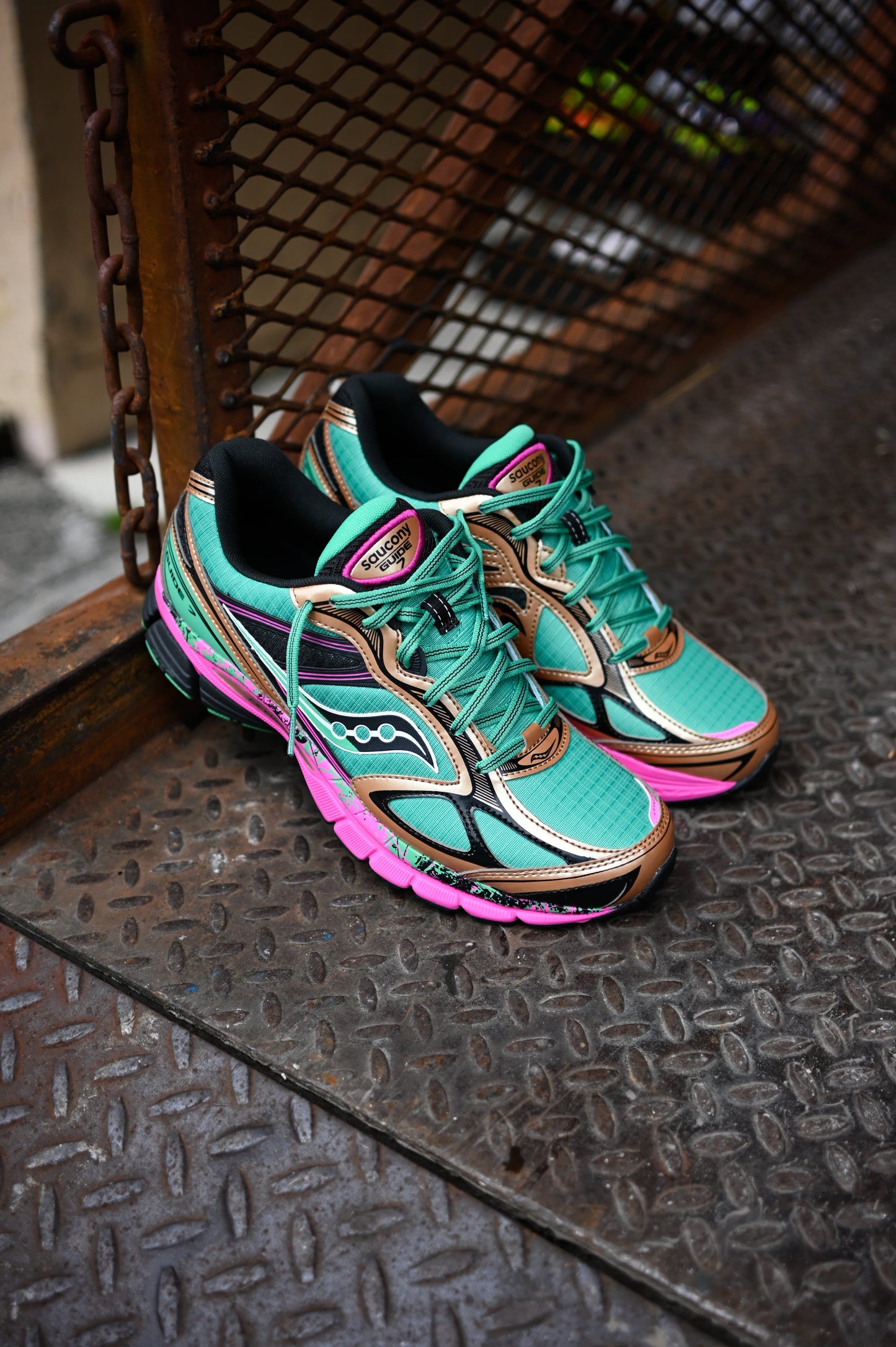 Mens Saucony ProGrid Guide 7 (Green/Bronze)