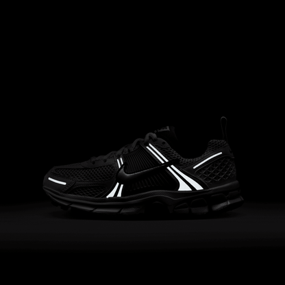 Big Kids' Nike Vomero 5 "Hot Fuchsia"