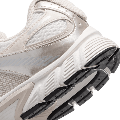 Big Kids' Nike V5 RNR "Summit White Light Orewood Brown"