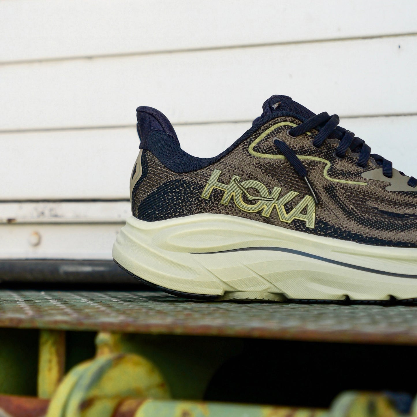 Mens HOKA Clifton 10 (Dark Roast/Black)