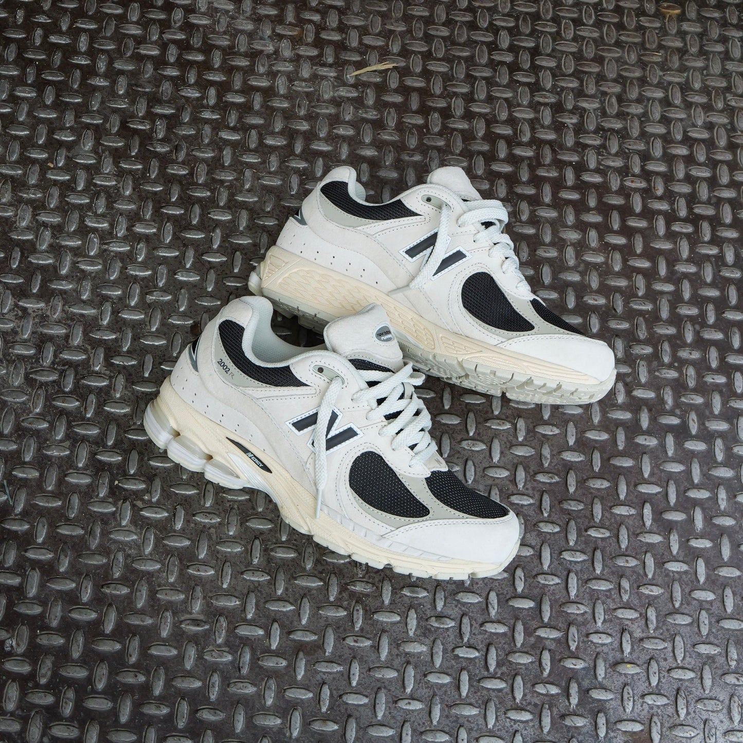 Mens New Balance 2002R (Off White/Black) - U2002RN