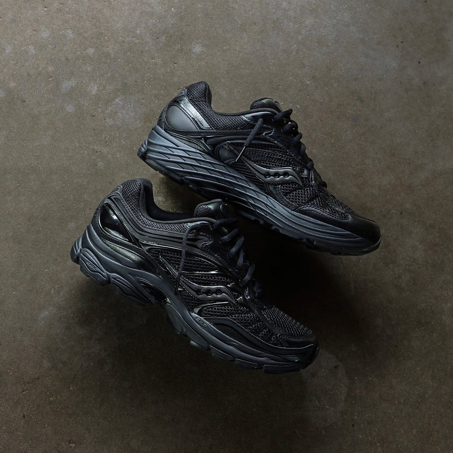 Mens Saucony ProGrid Omni 9 (Black/Black)