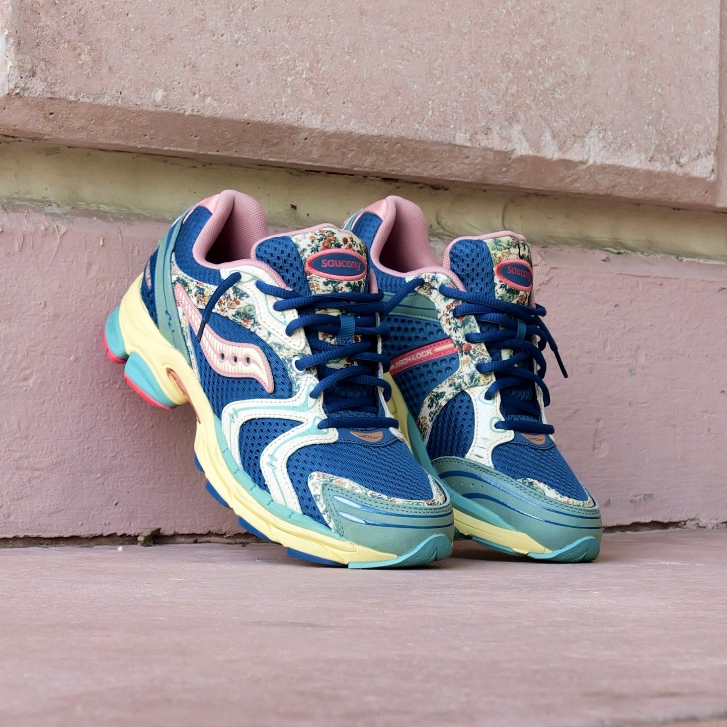 Mens Saucony ProGrid Triumph 4 Kissaten (Blue/Beige)