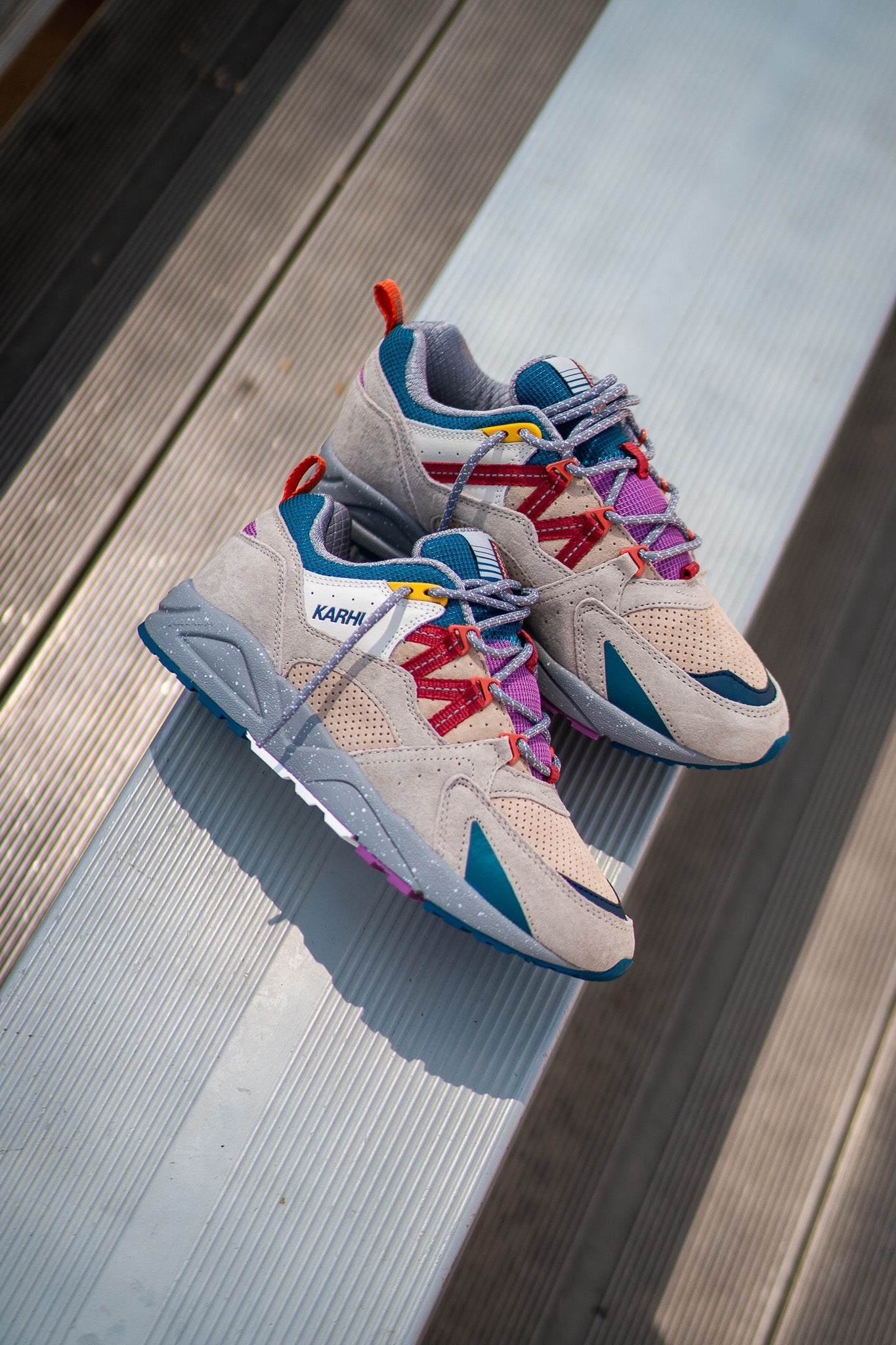 Mens Karhu Fusion 2.0 (Silver Lining/Mineral Red)