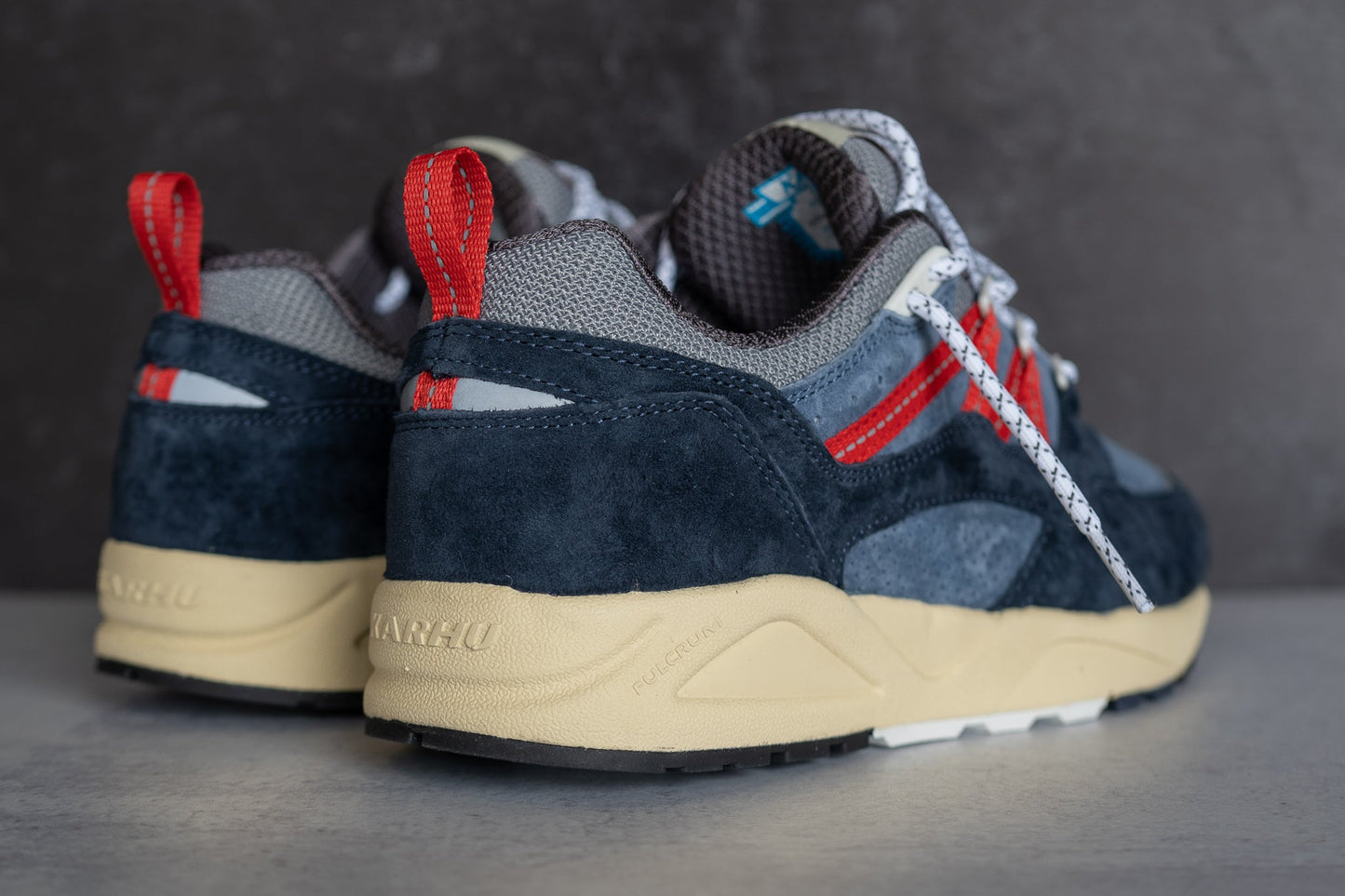Karhu Fusion 2.0 (India Ink/Fiery Red)