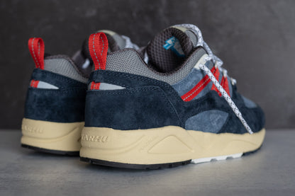 Karhu Fusion 2.0 (India Ink/Fiery Red)