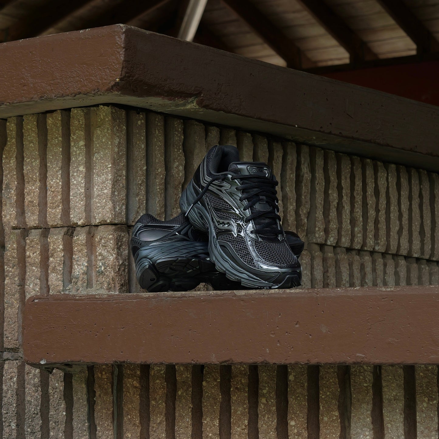 Mens Saucony ProGrid Omni 9 (Black/Black)