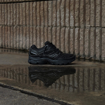 Mens Saucony ProGrid Omni 9 (Black/Black)