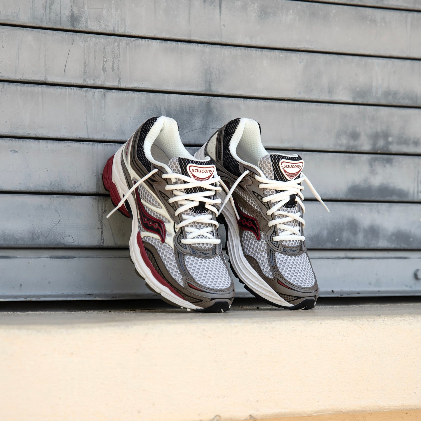 Mens Saucony ProGrid Omni 9 (Brown/Red)