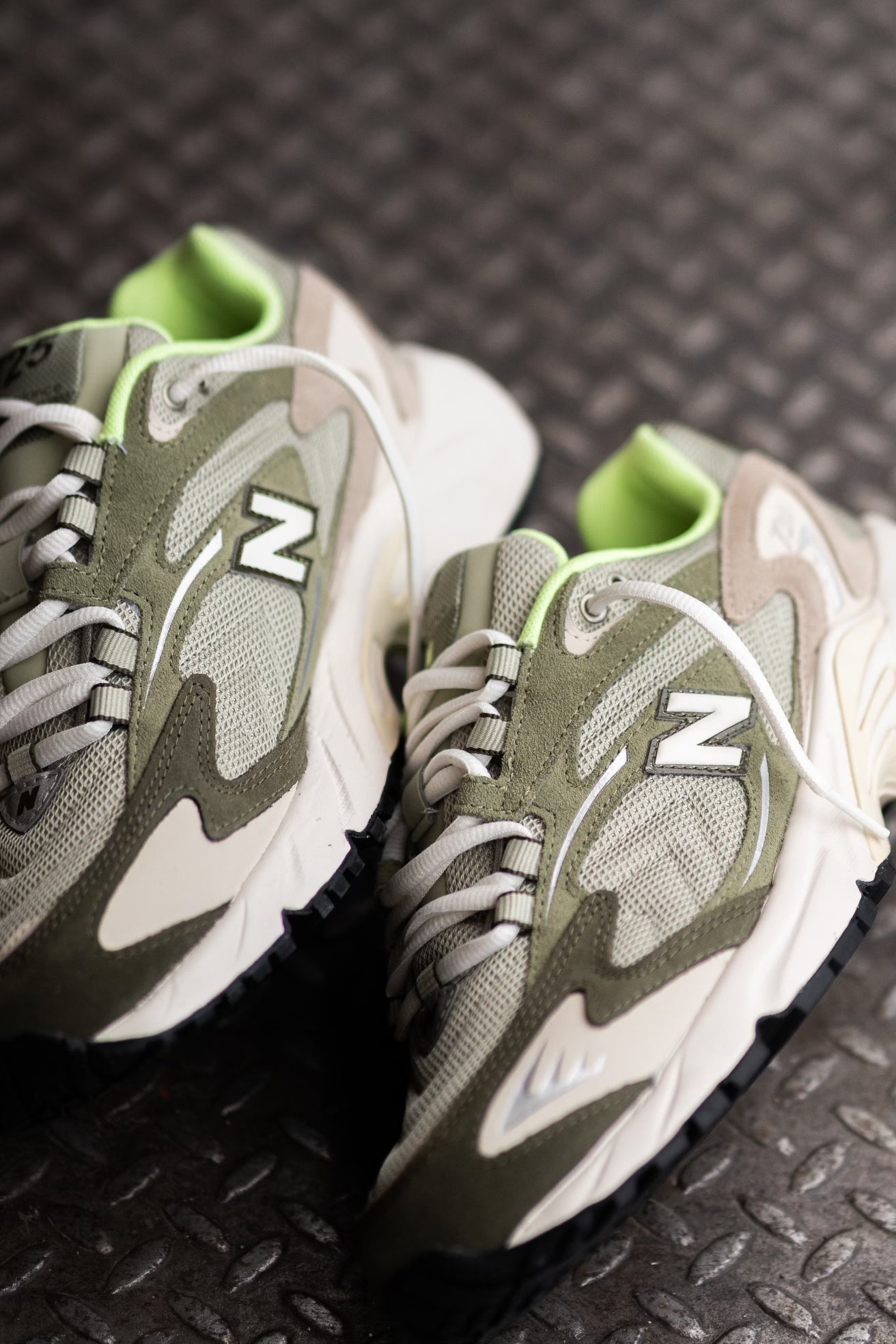 Men's New Balance 725V1 (Olivine) ML725UE