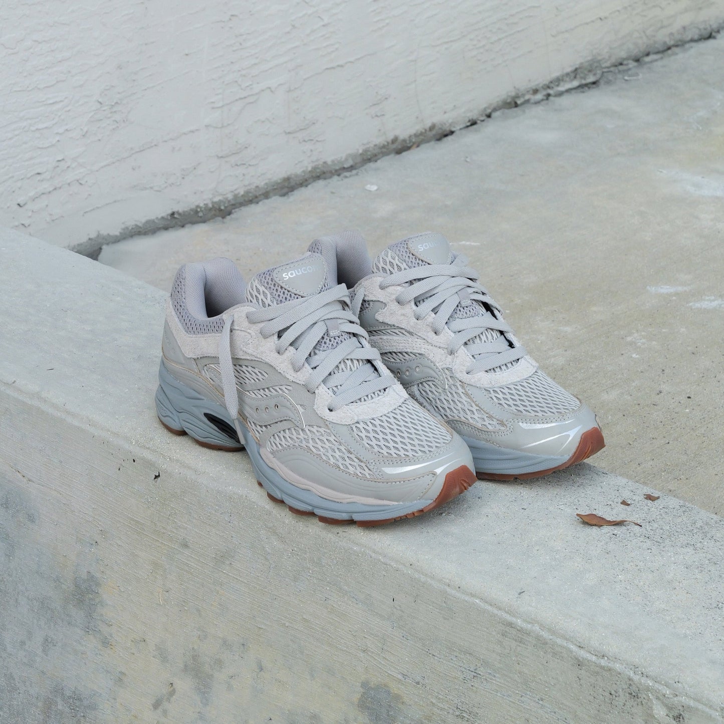 Mens Saucony ProGrid Omni 9 (Crafted Grey)