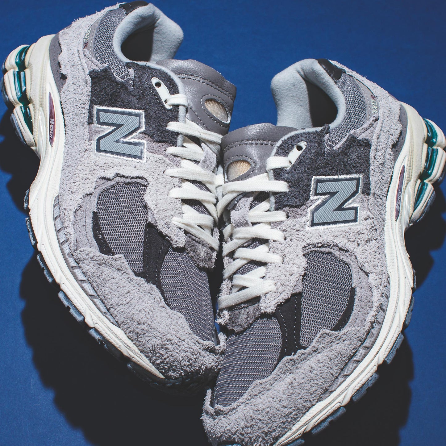 New Balance Men 2002R Rain Cloud M2002RDA