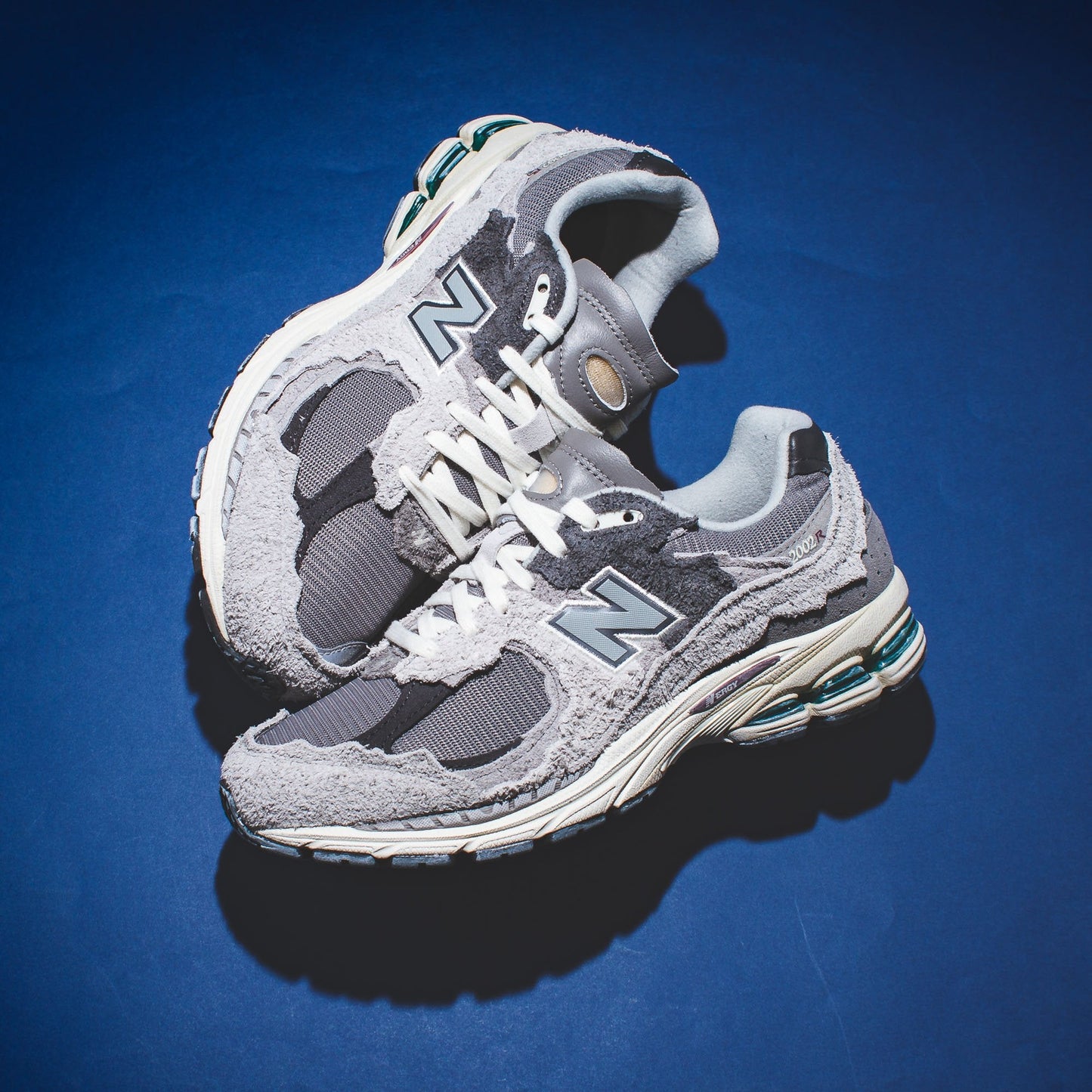 New Balance Men 2002R Rain Cloud M2002RDA