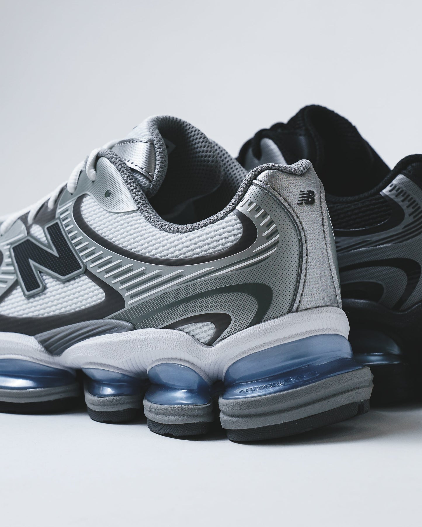 New Balance Unisex Abzorb 2000 Black Dark Silver Metallic U2000EA