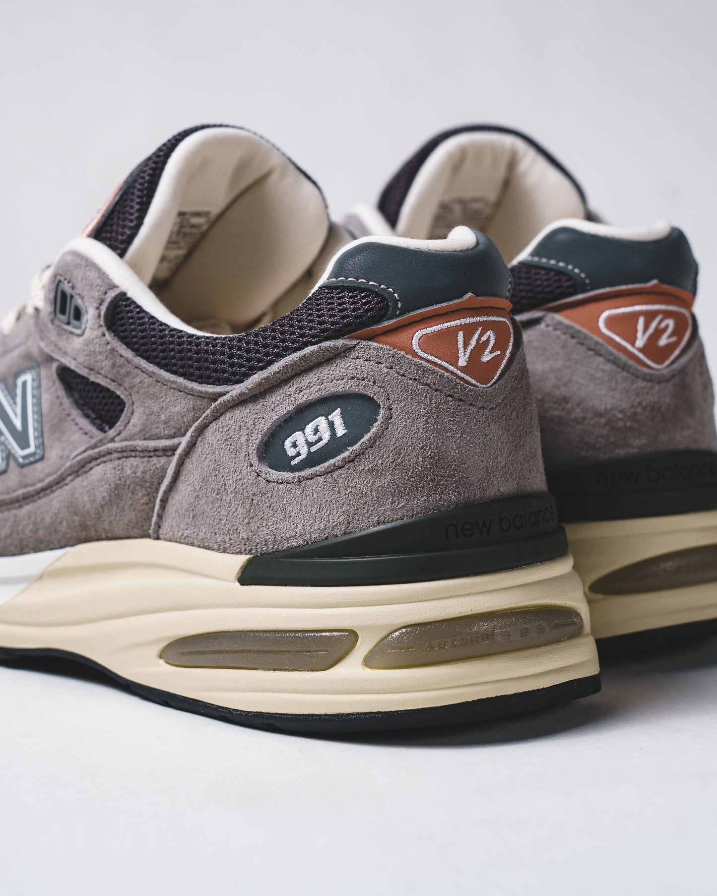 New Balance Unisex Made in UK 991v2 Elephant Skin Cork Core U991GC2