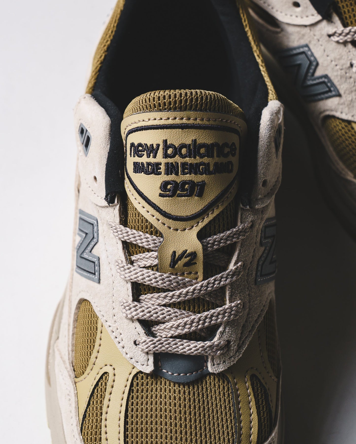 New Balance Unisex Made in UK 991v2 Neo Synthesis Silver Birch U991PW2
