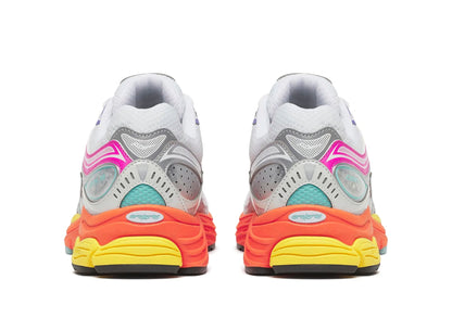 Saucony Progrid Omni 9 in White / Multi