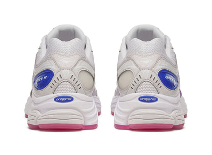 Saucony Progrid Omni 9 in White / Dusk