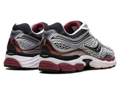 Saucony Progrid Omni 9 in White / Red