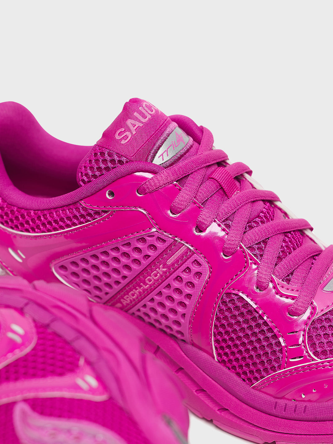 Saucony Progrid Triumph 4 Sneakers | Pink