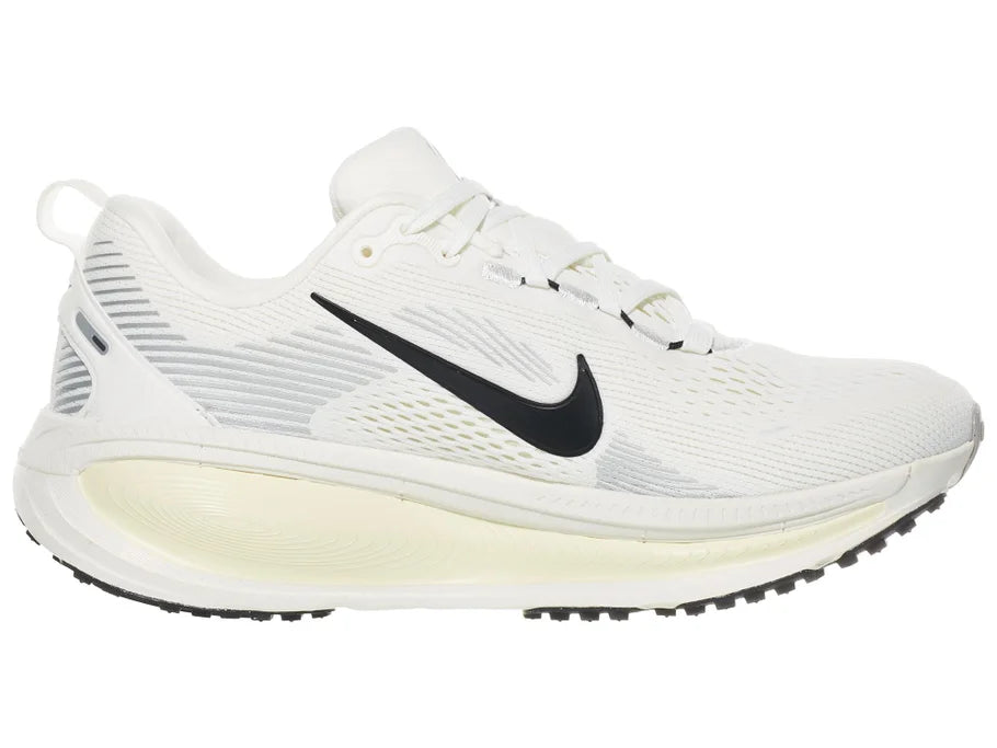 Nike | Vomero 18 | Women's | Summit White/Black/Coconut Milk